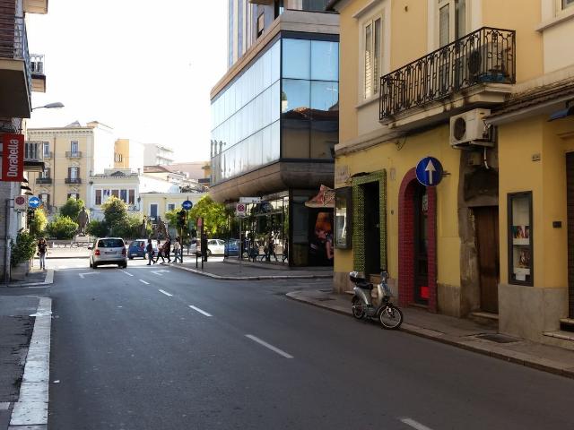 Locale Commerciale in affitto a Puglia, Foggia