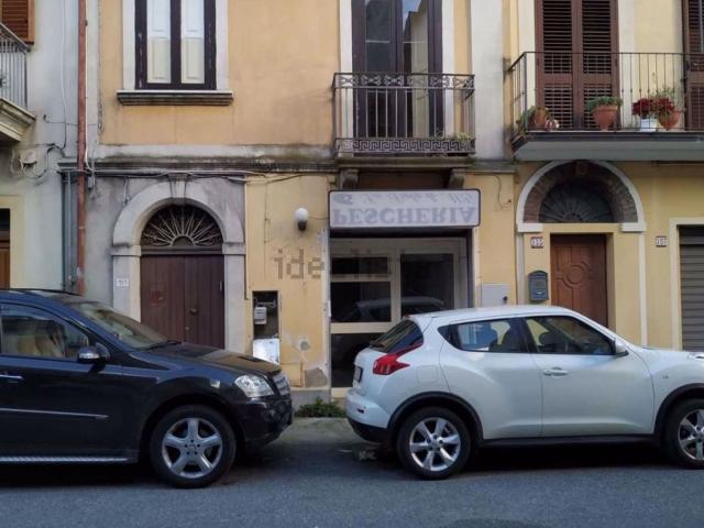 Locale Commerciale in affitto a Calabria, Vibo Valentia