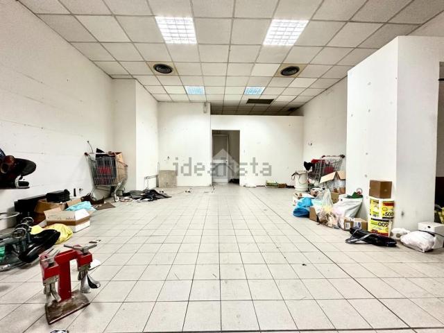 Locale Commerciale in affitto a Piemonte, Alessandria