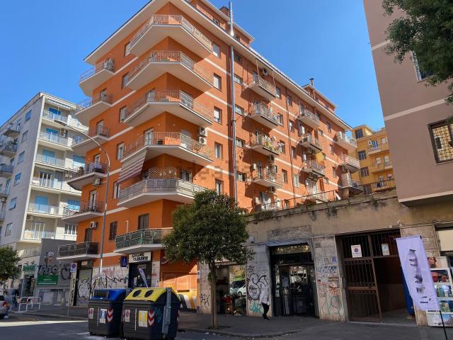 Locale Commerciale in affitto a Appio Claudio, Roma