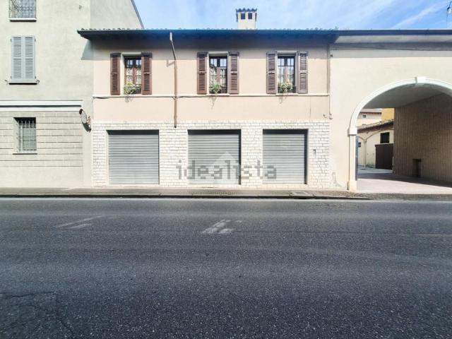 Locale Commerciale in affitto a Pontevico, Lombardia