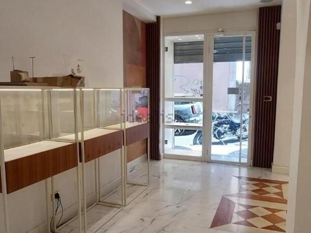 Locale Commerciale in affitto a Fabbrica, Carrara