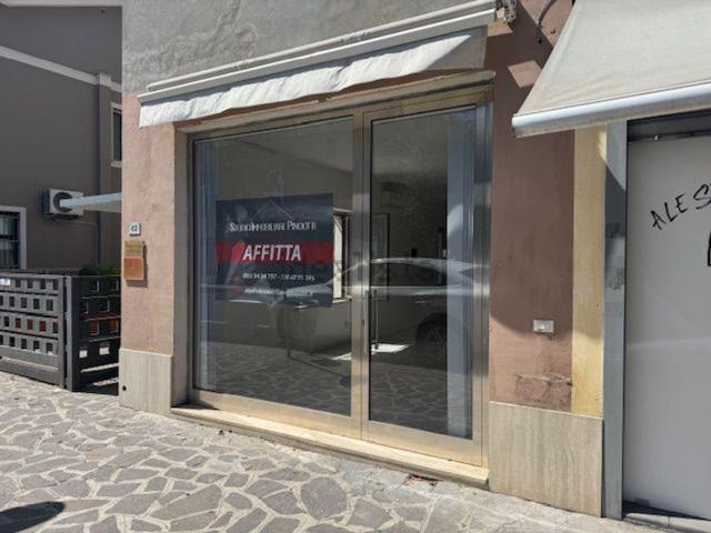 Locale Commerciale in affitto a Montesilvano, Abruzzo