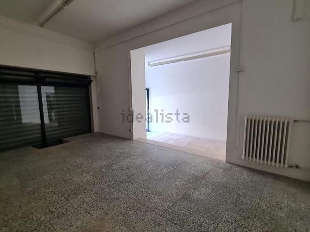 Locale Commerciale in affitto a Santo Pietro Belvedere, San Pietro Belvedere