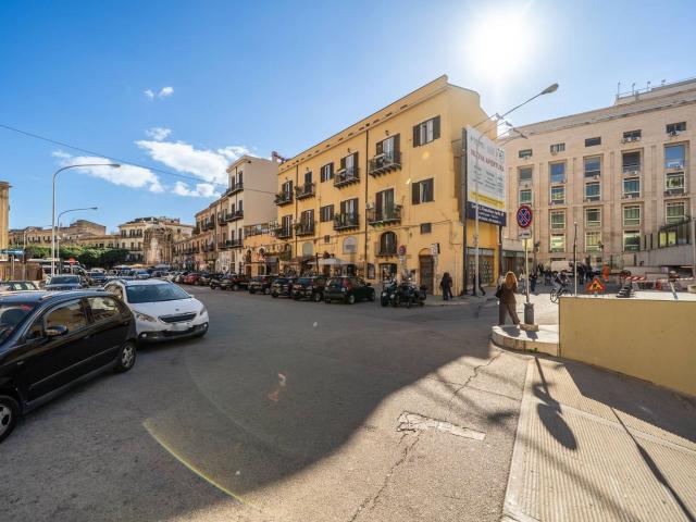 Locale Commerciale in affitto a I Circoscrizione, Palermo