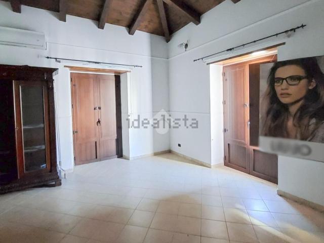 Locale Commerciale in affitto a Calabria, Catanzaro