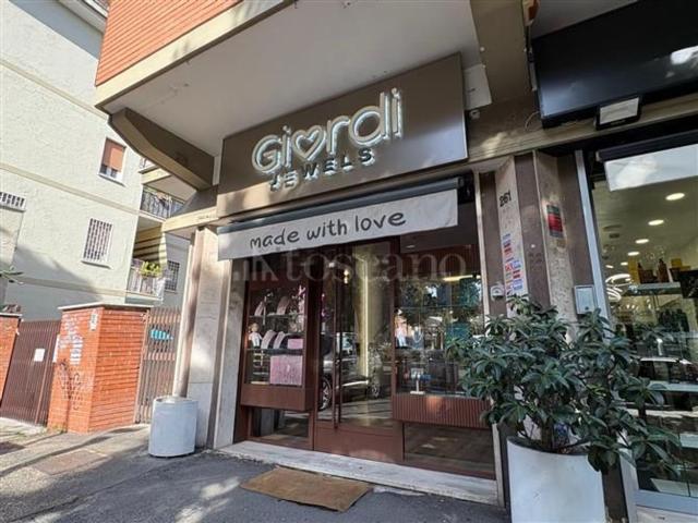 Locale Commerciale in affitto a Municipio Roma XII, Roma Capitale