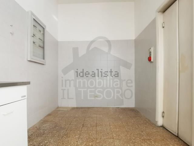 Locale Commerciale in affitto a Rimini, Reggio Emilia