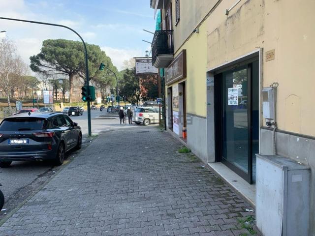 Locale Commerciale in affitto a Avellino, Campania