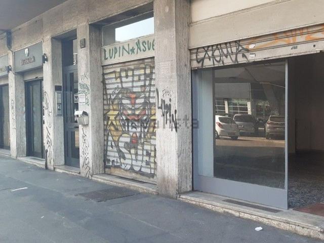Locale Commerciale in affitto a Municipio 8 di Milano, Milano