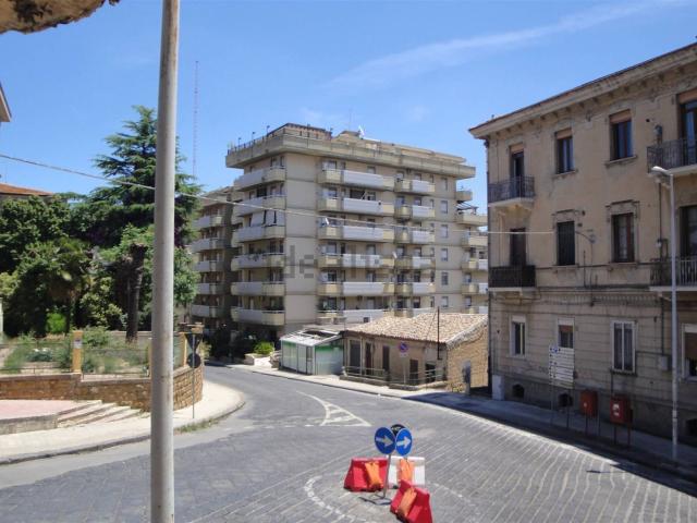 Locale Commerciale in affitto a Quartiere Provvidenza, Caltanissetta