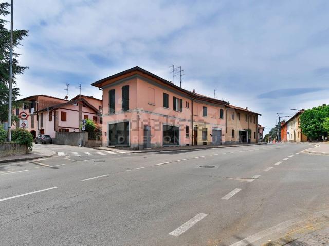 Locale Commerciale in affitto a Ronco Briantino, Lombardia