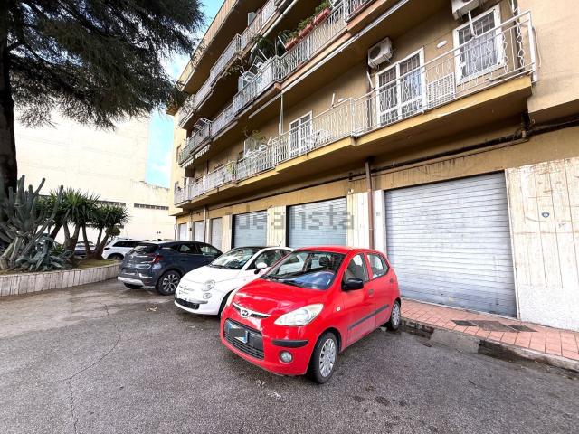 Locale Commerciale in affitto a San Benedetto, Caserta