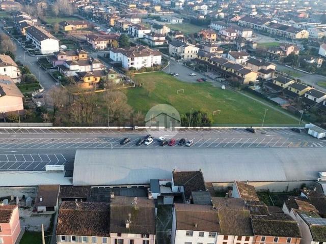 Locale Commerciale in affitto a Asola, Lombardia
