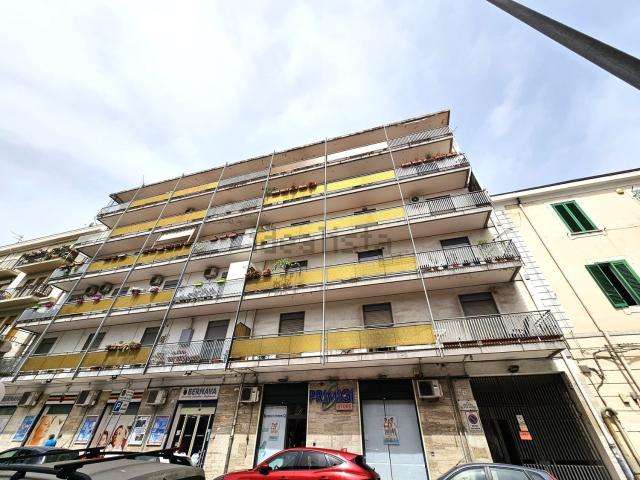 Locale Commerciale in affitto a IV Circoscrizione, Messina