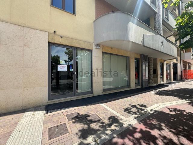 Locale Commerciale in affitto a Pescara, Abruzzo