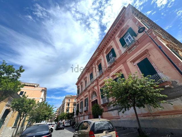 Locale Commerciale in affitto a Castellammare Di Stabia, Campania