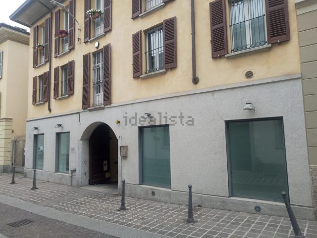 Locale Commerciale in affitto a Centro, Monza
