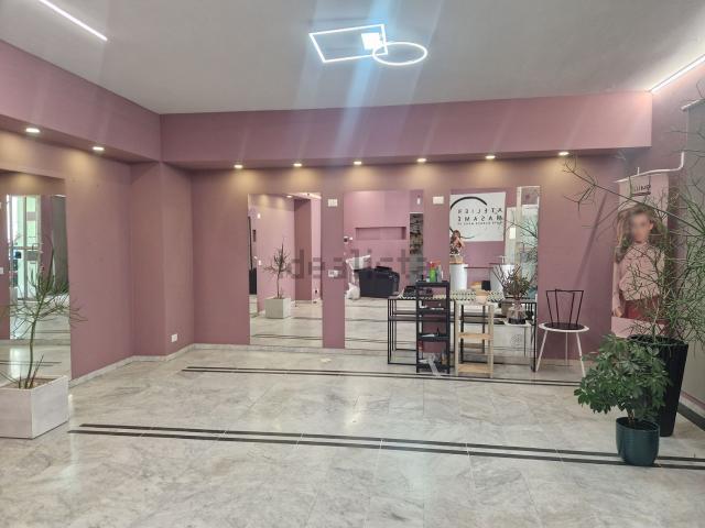 Locale Commerciale in affitto a Piemonte, Cuneo