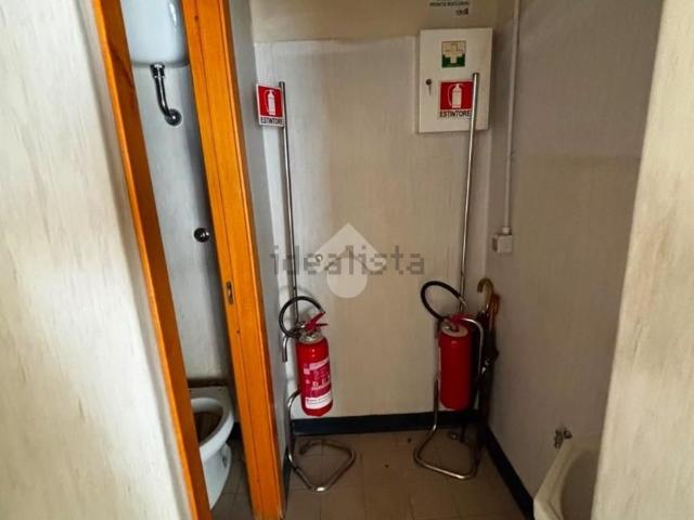Locale Commerciale in affitto a Mugnano Di Napoli, Campania