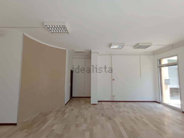 Locale Commerciale in affitto a San Lazzaro, Marche