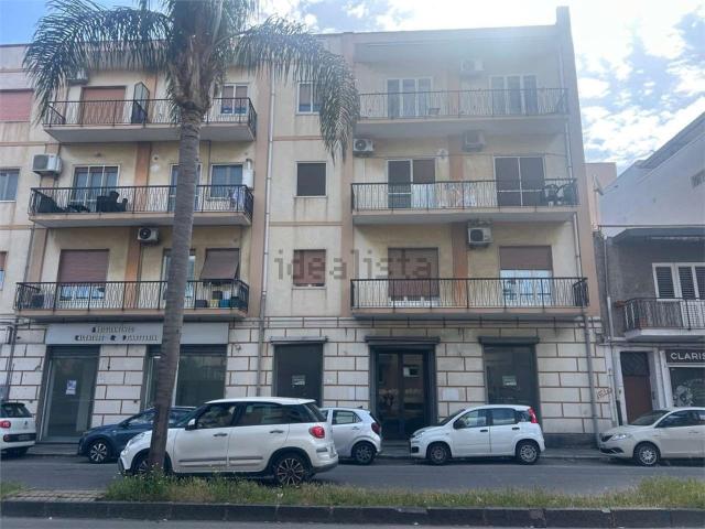 Locale Commerciale in affitto a Calabria, Reggio Calabria