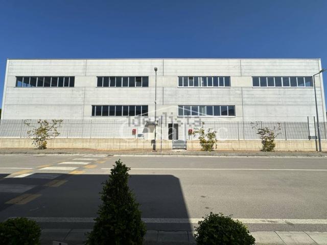Locale Commerciale in affitto a San Marcellino, Campania