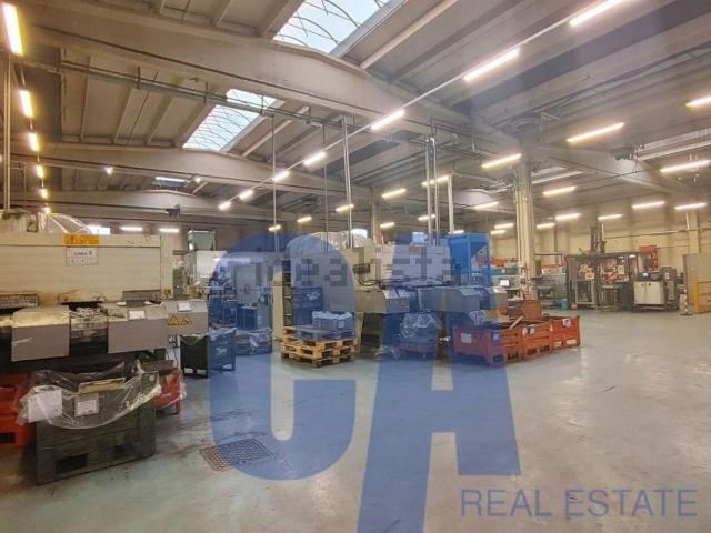 Locale Commerciale in affitto a Brugherio, Lombardia