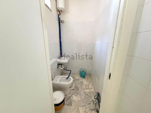 Locale Commerciale in affitto a Rotondi, Campania