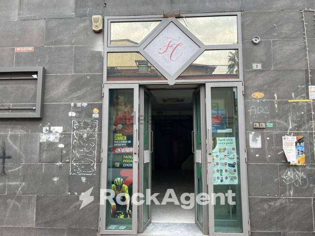 Locale Commerciale in affitto a Angri, Campania