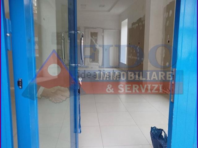 Locale Commerciale in affitto a Pomigliano D'arco, Campania