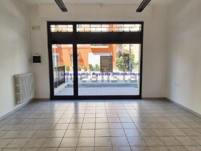 Locale Commerciale in affitto a Marche, Pesaro E Urbino
