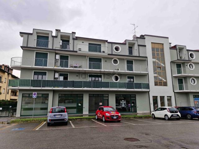 Locale Commerciale in affitto a Bergoro, Fagnano Olona