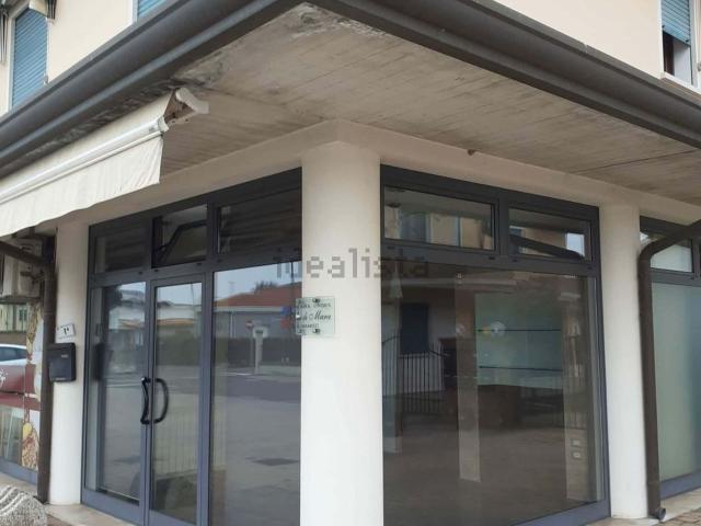 Locale Commerciale in affitto a Taglio Di Po, Veneto