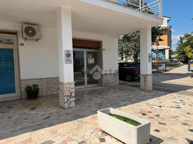 Locale Commerciale in affitto a Venafro, Molise