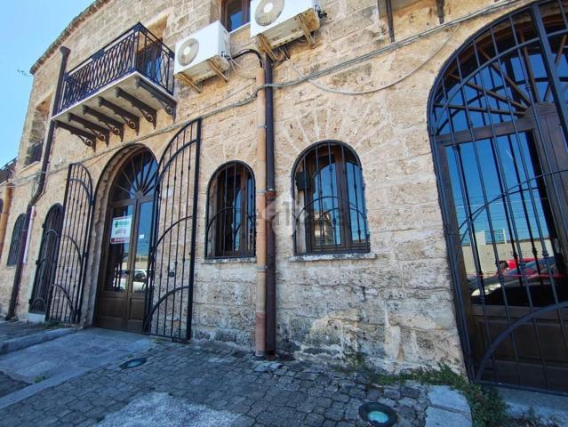 Locale Commerciale in affitto a Carini, Sicilia