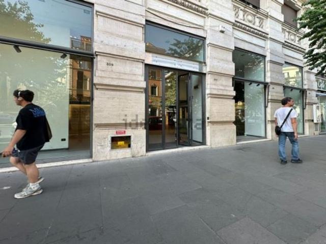 Locale Commerciale in affitto a Municipio Roma I, Roma Capitale