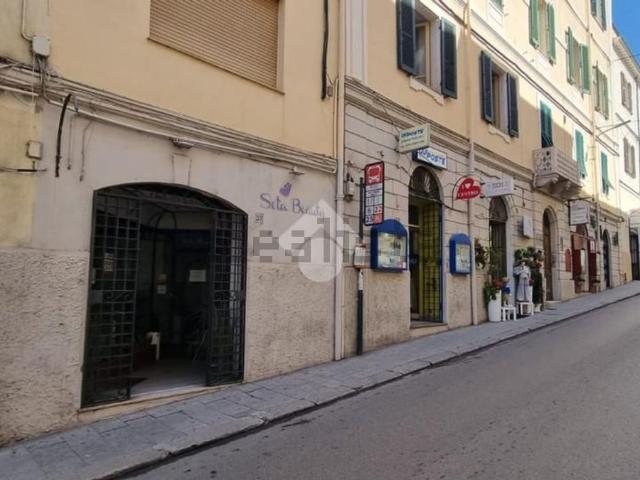 Locale Commerciale in affitto a Cappuccini, Cala Di Volpe