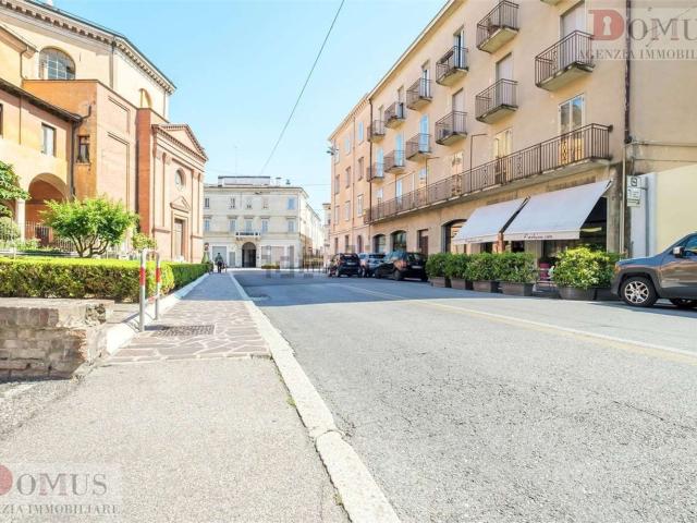Locale Commerciale in affitto a Valletta Paiolo, San Giorgio Di Mantova