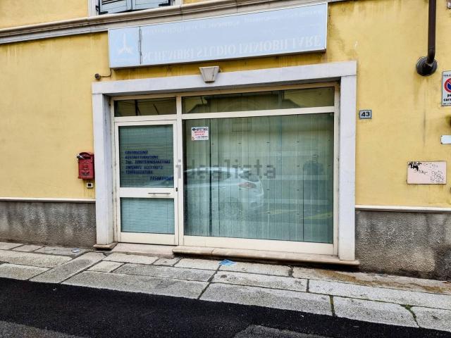 Locale Commerciale in affitto a Alessandria