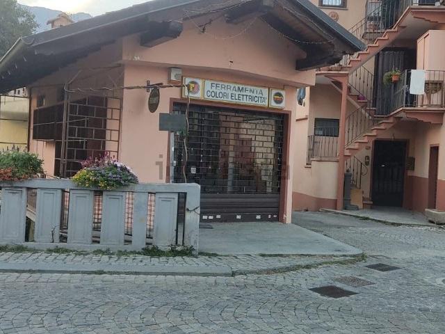 Locale Commerciale in affitto a Piemonte, Torino