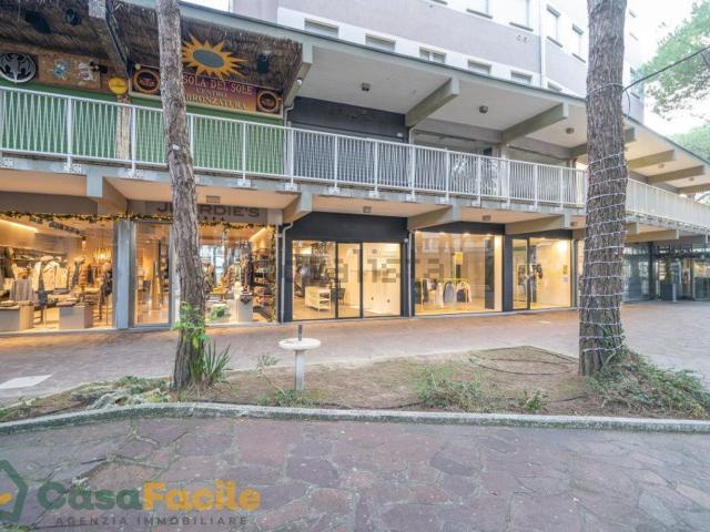 Locale Commerciale in affitto a Milano Marittima, Cervia
