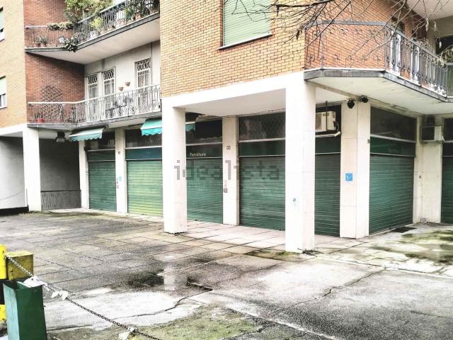 Locale Commerciale in affitto a Zona Centro, Brescia