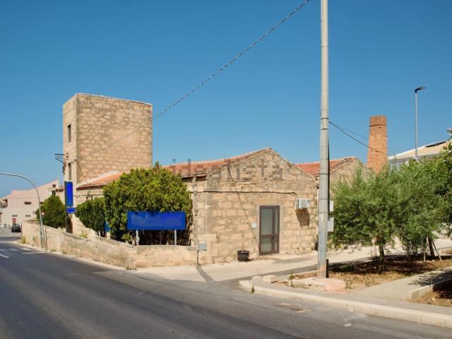 Locale Commerciale in affitto a Santa Croce Camerina, Sicilia