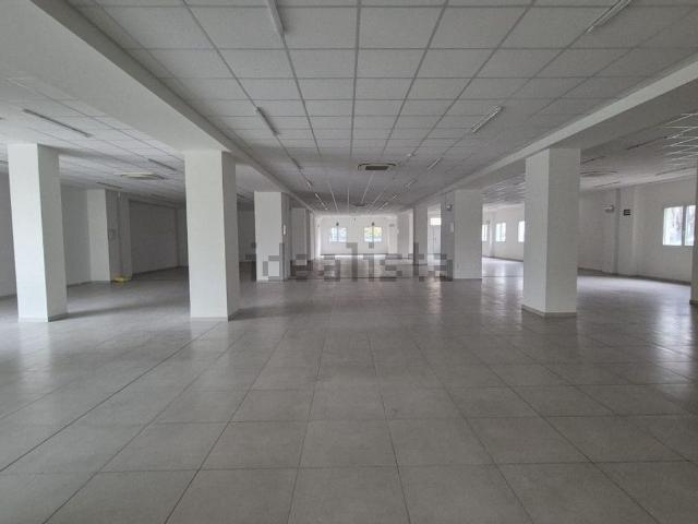 Locale Commerciale in affitto a Unione Comuni Modenesi Area Nord, Cavezzo