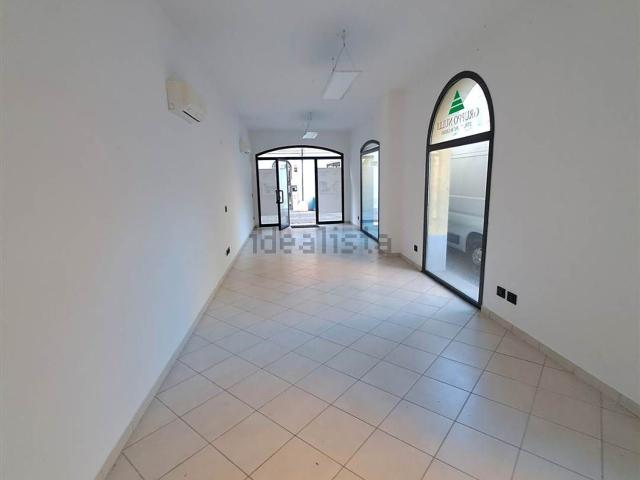Locale Commerciale in affitto a Unione Comuni Modenesi Area Nord, Mirandola