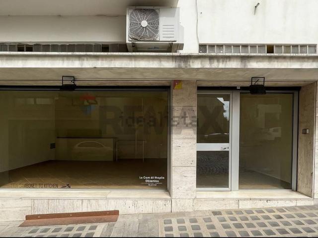 Locale Commerciale in affitto a Benevento, Campania