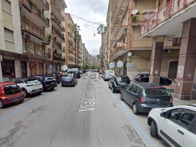 Locale Commerciale in affitto a Salerno, Campania