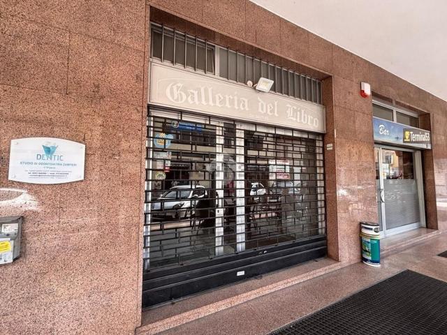 Locale Commerciale in affitto a Oltrestazione, Legnano