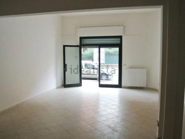 Locale Commerciale in affitto a Porto-Saragozza, Bologna